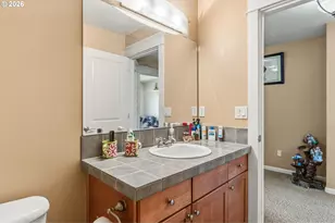 857 Throne Dr, Eugene, OR 97402 - Photo 35