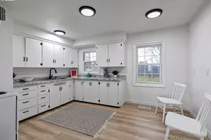 8225 SE Raymond Ct, Portland, OR 97266 - Photo 7