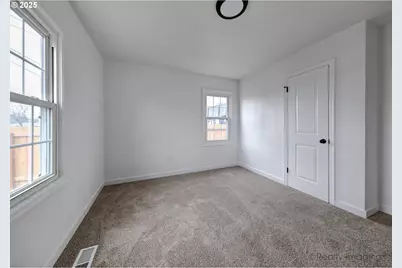 8225 SE Raymond Ct, Portland, OR 97266 - Photo 9