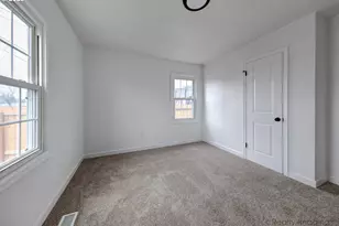 8225 SE Raymond Ct, Portland, OR 97266 - Photo 9