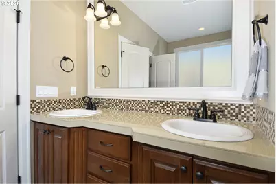 15325 NW Dominion Dr, Portland, OR 97229 - Photo 17