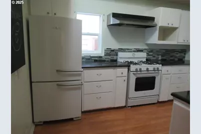 575 23rd St, Salem, OR 97301 - Photo 11