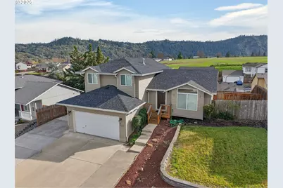 209 NE Rose Ridge Dr, Winston, OR 97496 - Photo 3