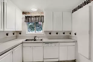 1629 Newport Way, Woodburn, OR 97071 - Photo 9