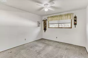 1629 Newport Way, Woodburn, OR 97071 - Photo 9