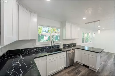 226 SE 157th Ave, Portland, OR 97233 - Photo 17