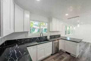 226 SE 157th Ave, Portland, OR 97233 - Photo 17