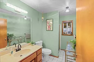 372 Thornbrook Dr, Merlin, OR 97532 - Photo 19