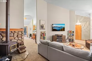 372 Thornbrook Dr, Merlin, OR 97532 - Photo 5