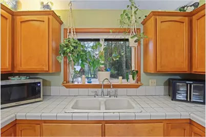 372 Thornbrook Dr, Merlin, OR 97532 - Photo 11