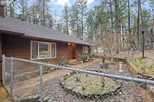 372 Thornbrook Dr, Merlin, OR 97532 - Photo 3