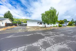1203 E 2nd Ave, Sutherlin, OR 97479 - Photo 37