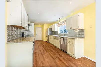 1203 E Second Ave, Sutherlin, OR 97479 - Photo 5