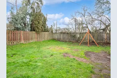 8234 NE Webster St, Portland, OR 97220 - Photo 33