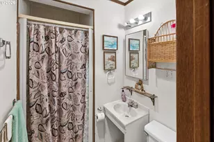 474 N Wasson St, Coos Bay, OR 97420 - Photo 13