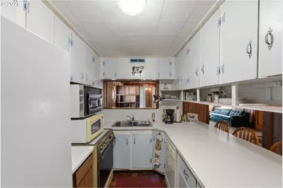 474 N Wasson St, Coos Bay, OR 97420 - Photo 9