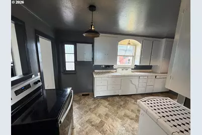 1066 S 8th St, Coos Bay, OR 97420 - Photo 11