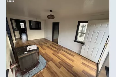 1066 S 8th St, Coos Bay, OR 97420 - Photo 7