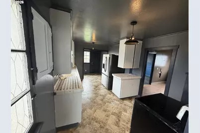 1066 S 8th St, Coos Bay, OR 97420 - Photo 9