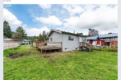 1066 S 8th St, Coos Bay, OR 97420 - Photo 3