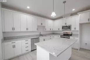 2476 Roll Tide Ct, Lebanon, OR 97355 - Photo 9