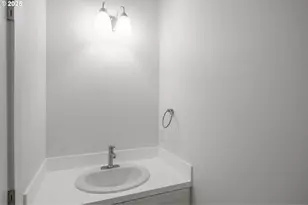 2476 Roll Tide Ct, Lebanon, OR 97355 - Photo 13