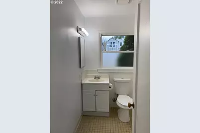 15725 SE Stark St, Portland, OR 97233 - Photo 21