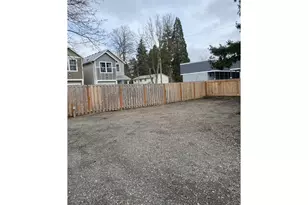 15725 SE Stark St, Portland, OR 97233 - Photo 11