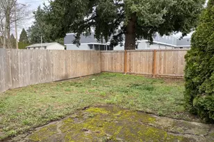 15725 SE Stark St, Portland, OR 97233 - Photo 9