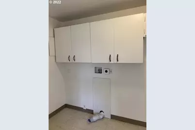 15725 SE Stark St, Portland, OR 97233 - Photo 19