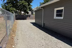 15725 SE Stark St, Portland, OR 97233 - Photo 7