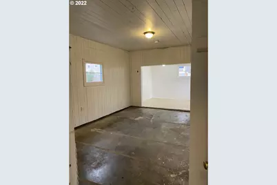 15725 SE Stark St, Portland, OR 97233 - Photo 25