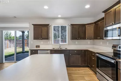 5290 Squirrel St, Springfield, OR 97478 - Photo 9