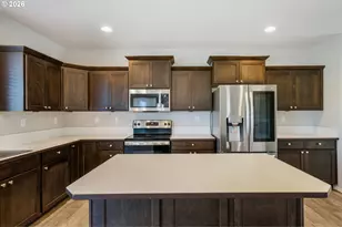 5290 Squirrel St, Springfield, OR 97478 - Photo 9