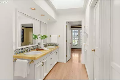 4317 SW Bernard Dr, Portland, OR 97239 - Photo 25