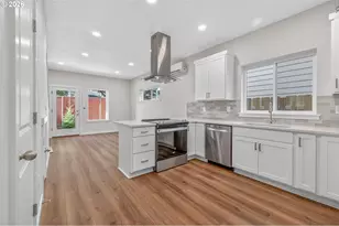 9263 E Burnside St, Portland, OR 97216 - Photo 7