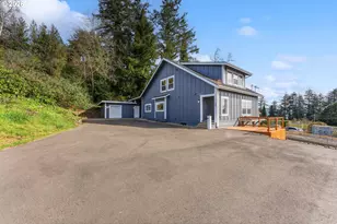 790 Oregon Ave, North Bend, OR 97459 - Photo 1