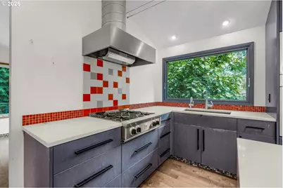 755 SW Chestnut St, Portland, OR 97219 - Photo 11