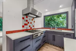 755 SW Chestnut St, Portland, OR 97219 - Photo 11