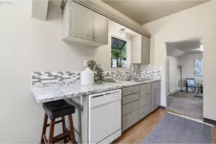 3621 E Amazon Dr, Eugene, OR 97405 - Photo 13