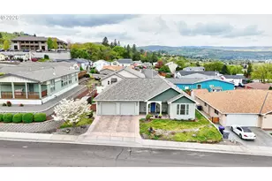 1901 Golden Way, The Dalles, OR 97058 - Photo 3