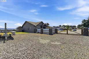 1611 Ash St, North Bend, OR 97459 - Photo 43