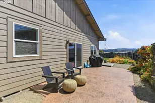 1611 Ash St, North Bend, OR 97459 - Photo 35