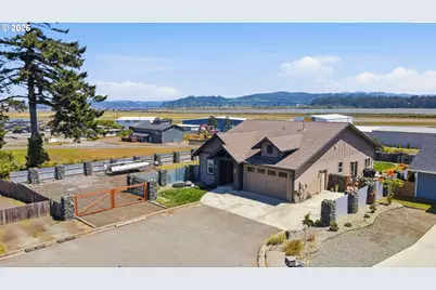 1611 Ash St, North Bend, OR 97459 - Photo 1