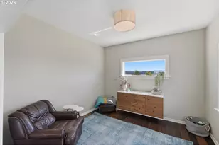 1611 Ash St, North Bend, OR 97459 - Photo 15