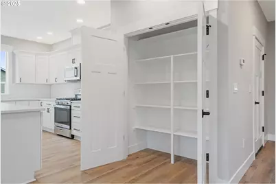 195 Iowa St, Silverton, OR 97381 - Photo 17