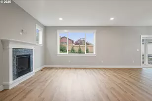 195 Iowa St, Silverton, OR 97381 - Photo 9