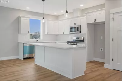 195 Iowa St, Silverton, OR 97381 - Photo 11