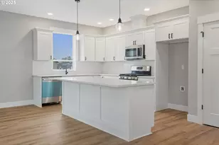 195 Iowa St, Silverton, OR 97381 - Photo 11