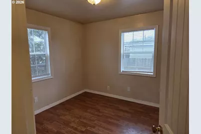 1306 S 3rd Ave, Kelso, WA 98626 - Photo 11